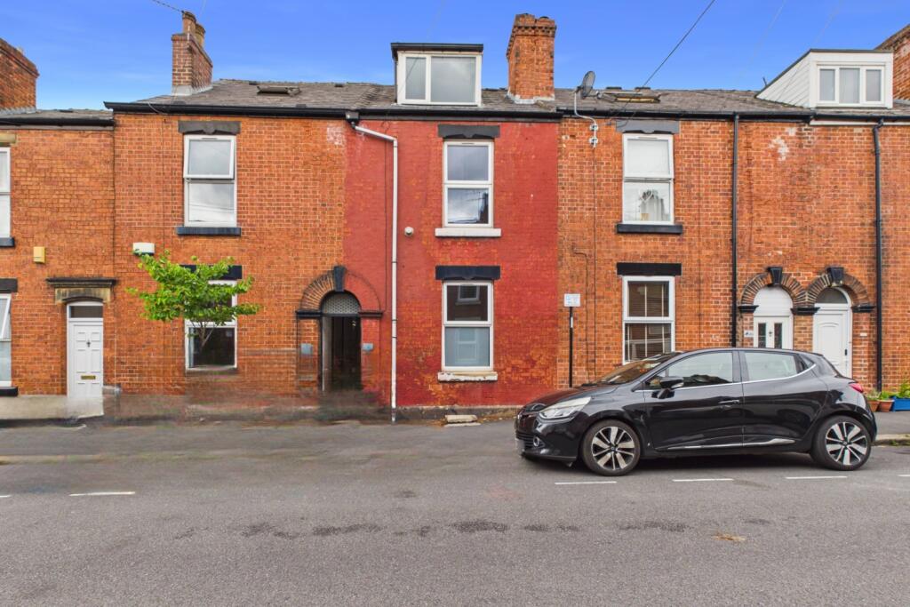 3 bed Mid Terraced House for rent in Long Line. From Staves Estate Agents - Sheffield