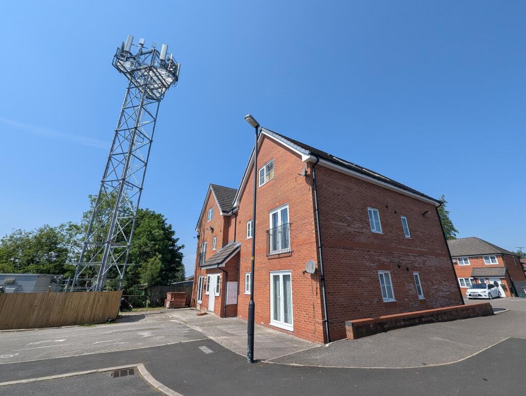 1 bed Apartment for rent in Oldham. From Sterling Properties - Bury