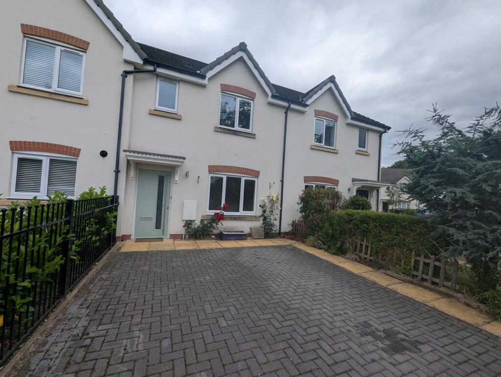 3 bed Semi Detached for rent in Glazebrook. From Sterling Properties - Bury
