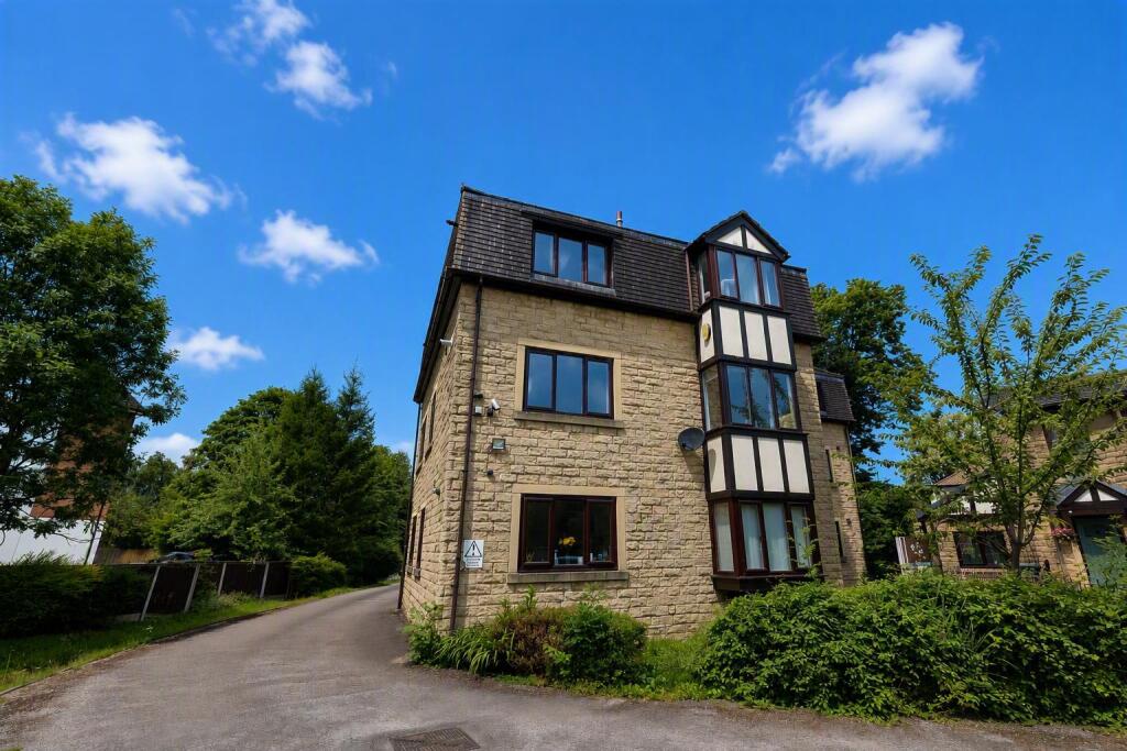 2 bed Apartment for rent in Radcliffe. From Sterling Properties - Bury