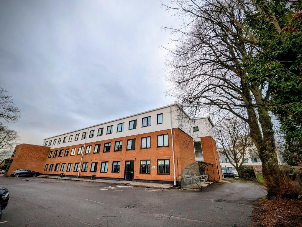 2 bed Apartment for rent in Cheadle. From Sterling Properties - Bury