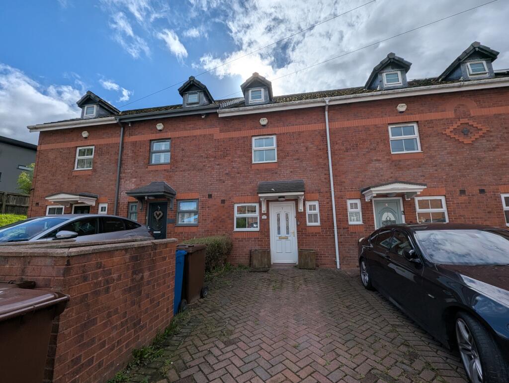 3 bed Town House for rent in Wigan. From Sterling Properties - Bury