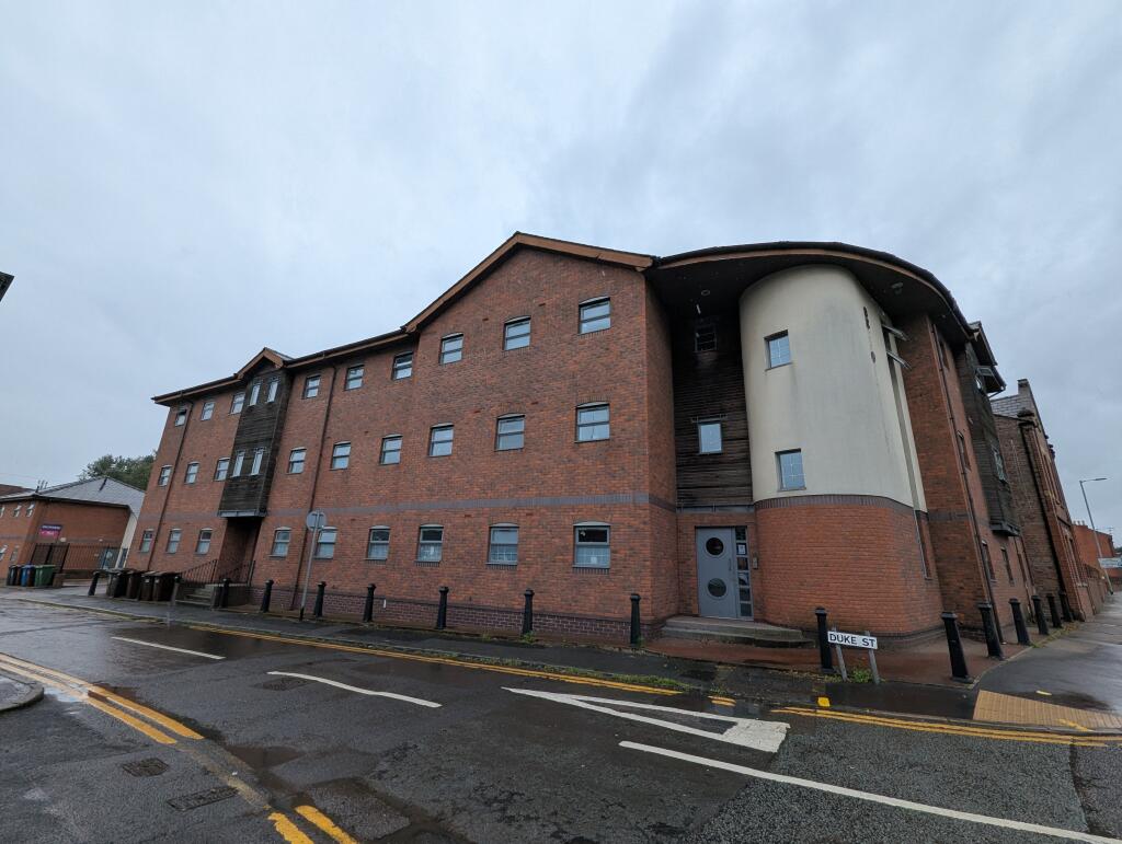 2 bed 1st Floor Flat for rent in Higher Folds. From Sterling Properties - Bury