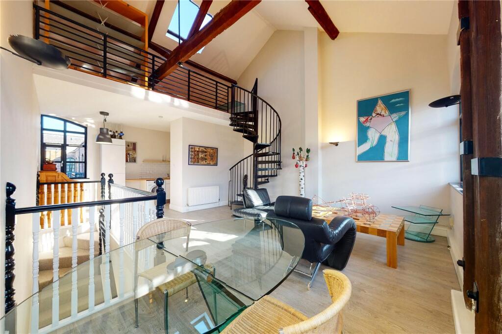 2 bed Mid Terraced House for rent in London. From Stirling Ackroyd Lettings - Dalston 2 bed Mid Terraced House for rent in London. From Stirling Ackroyd Lettings - Dalston