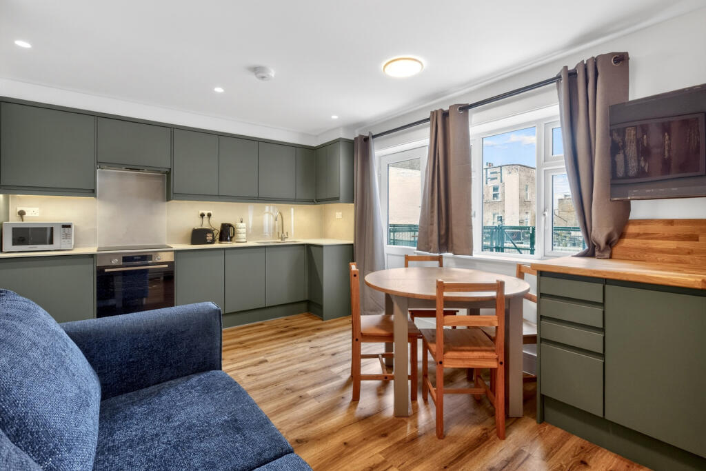 3 bed Apartment for rent in London. From Stirling Ackroyd Lettings - Dalston