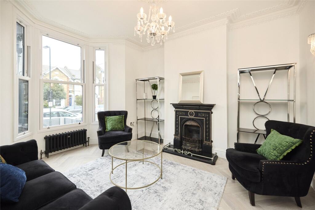 5 bed Mid Terraced House for rent in Stoke Newington. From Stirling Ackroyd Lettings - Dalston