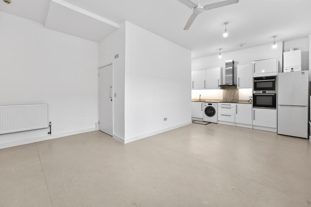 2 bed Apartment for rent in Tottenham. From Stirling Ackroyd Lettings - Dalston