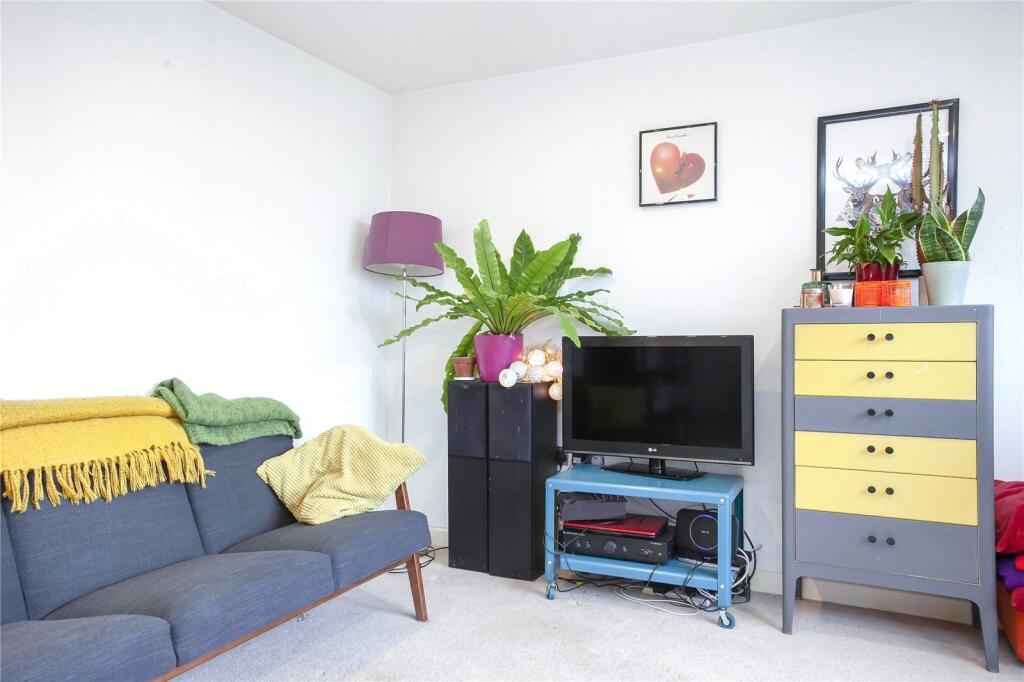2 bed Apartment for rent in London. From Stirling Ackroyd Lettings - Dalston