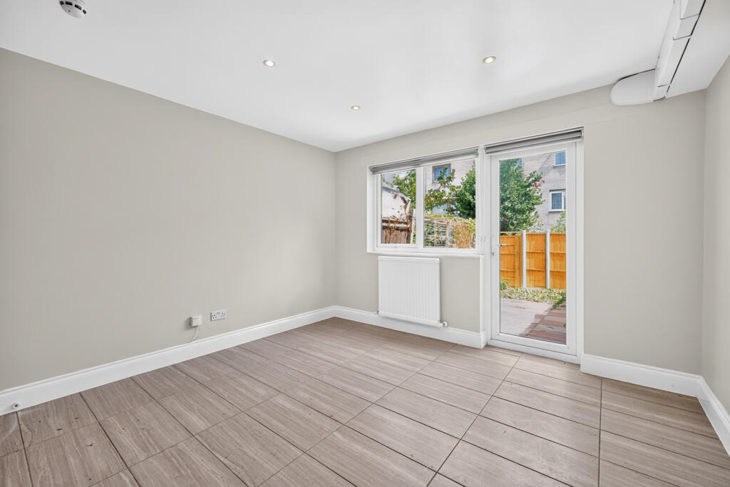 4 bed Apartment for rent in Tottenham. From Stirling Ackroyd Lettings - Dalston