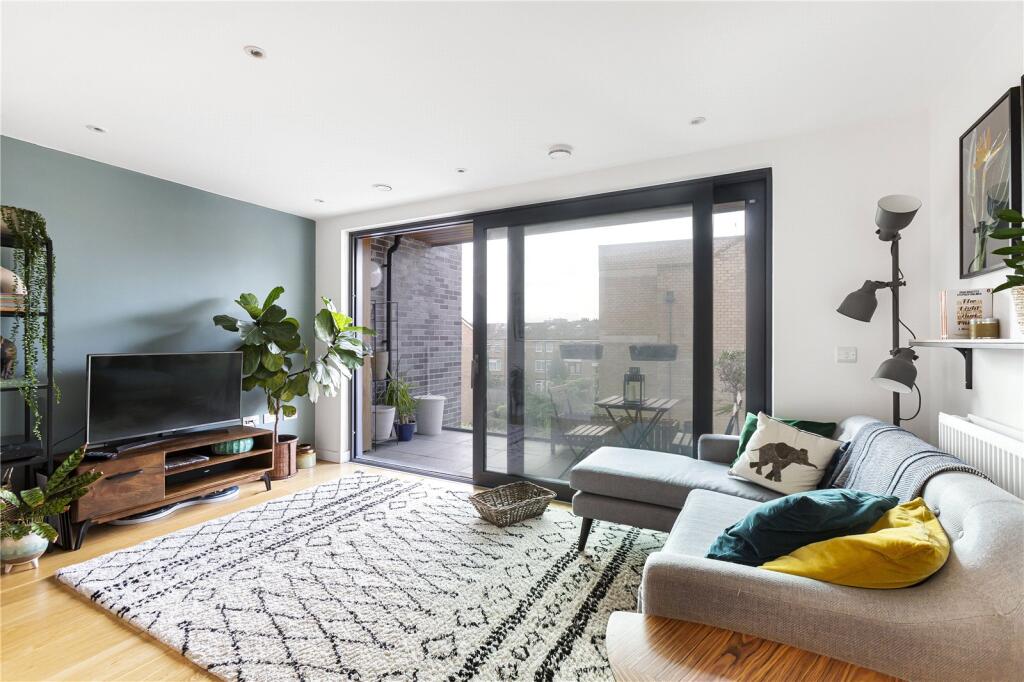 3 bed Apartment for rent in Hackney. From Stirling Ackroyd Lettings - Dalston 3 bed Apartment for rent in Hackney. From Stirling Ackroyd Lettings - Dalston