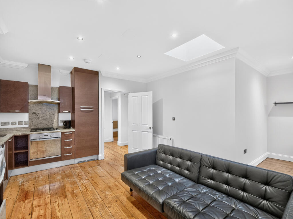2 bed Apartment for rent in Hackney. From Stirling Ackroyd Lettings - Dalston