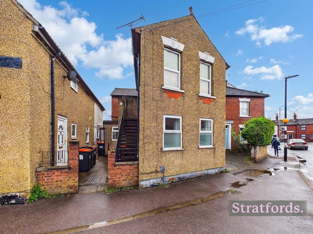 4 bed Studio for rent in Leighton Buzzard. From Stratfords Property Services - Milton Keynes 4 bed Studio for rent in Leighton Buzzard. From Stratfords Property Services - Milton Keynes