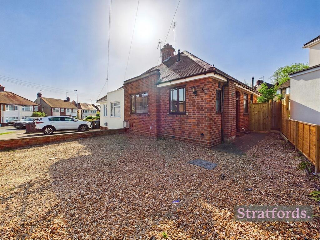 2 bed Semi-detached bungalow for rent in Northampton. From Stratfords Property Services - Milton Keynes