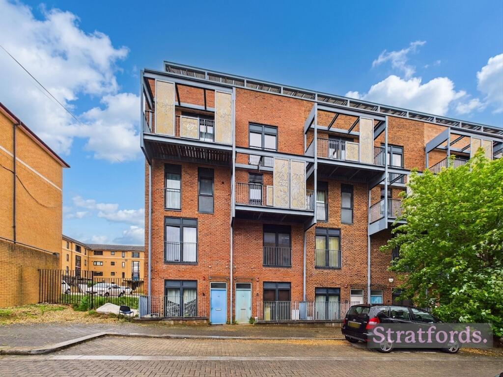 4 bed Town House for rent in Milton Keynes. From Stratfords Property Services - Milton Keynes
