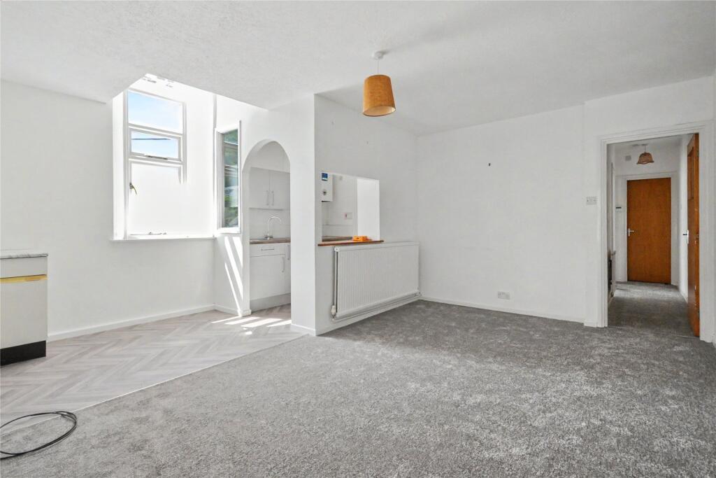 2 bed 1st Floor Flat for rent in Looe. From Stratton Creber - Liskeard