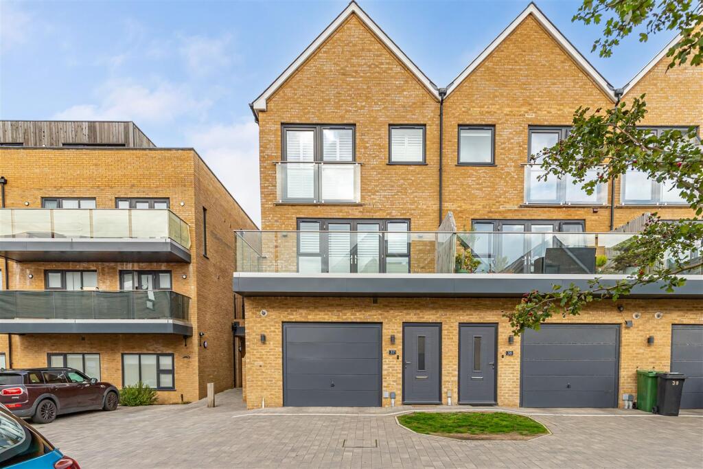 2 bed End of Terrace for rent in Bournemouth. From Stratton Oak Estates - Bournemouth