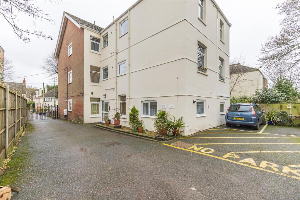 1 bed 1st Floor Flat for rent in Bournemouth. From Stratton Oak Estates - Bournemouth