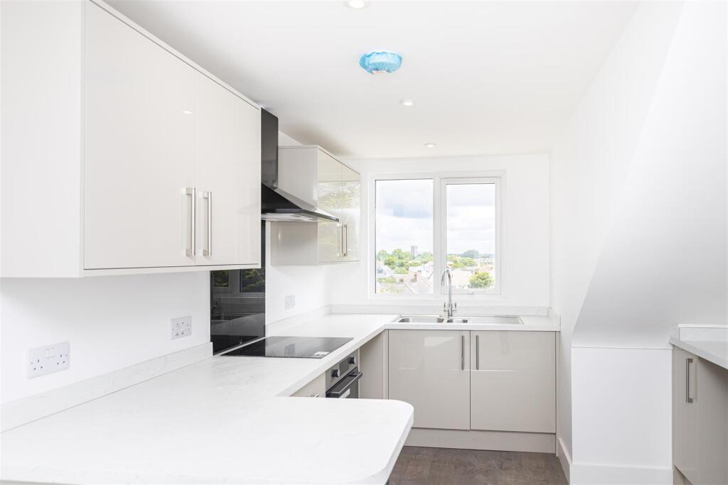 1 bed 1st Floor Flat for rent in Bournemouth. From Stratton Oak Estates - Bournemouth