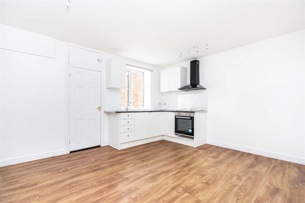 2 bed 1st Floor Flat for rent in West Parley. From Stratton Oak Estates - Bournemouth