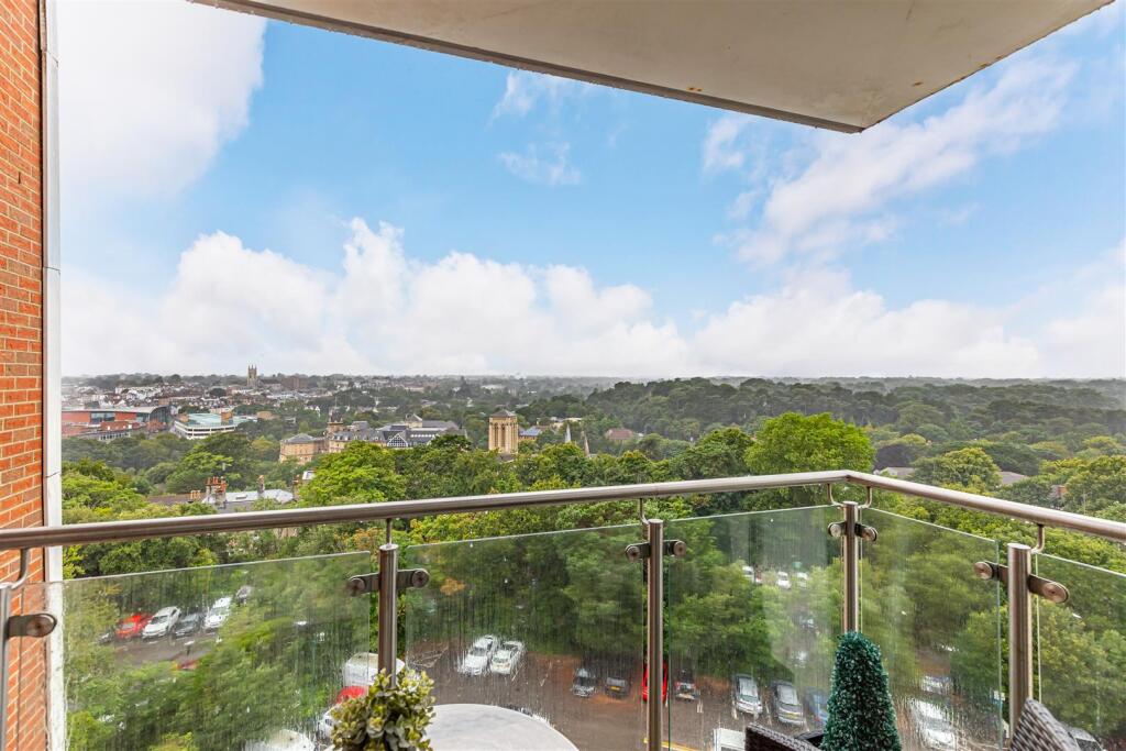 2 bed 1st Floor Flat for rent in Bournemouth. From Stratton Oak Estates - Bournemouth