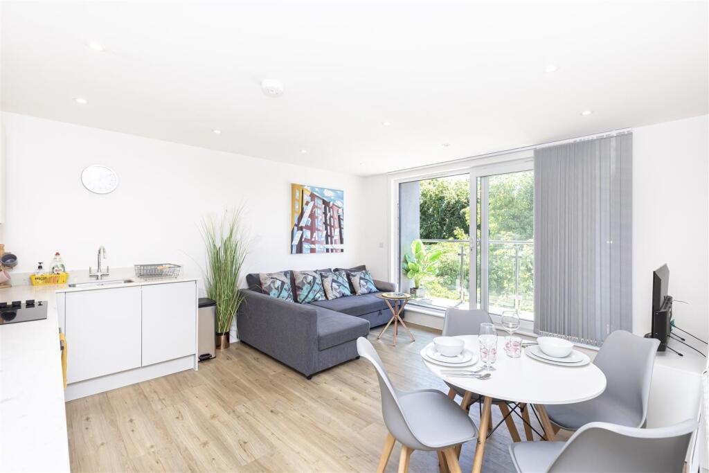 1 bed 1st Floor Flat for rent in Bournemouth. From Stratton Oak Estates - Bournemouth
