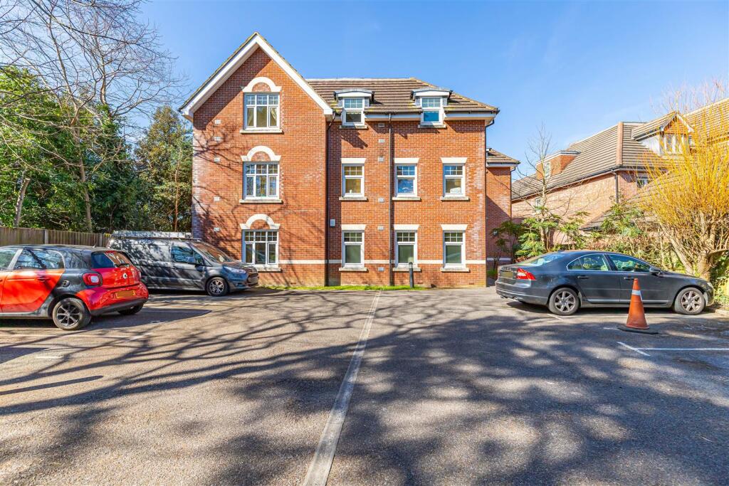 2 bed 1st Floor Flat for rent in Bournemouth. From Stratton Oak Estates - Bournemouth