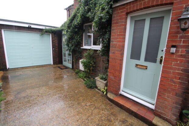 3 bed Mid Terraced House for rent in Haywards Heath. From Stuart & Partners - Haywards Heath 3 bed Mid Terraced House for rent in Haywards Heath. From Stuart & Partners - Haywards Heath