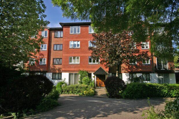 2 bed Apartment for rent in Haywards Heath. From Stuart & Partners - Haywards Heath