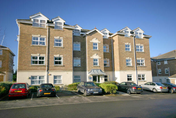 2 bed 1st Floor Flat for rent in Haywards Heath. From Stuart & Partners - Haywards Heath