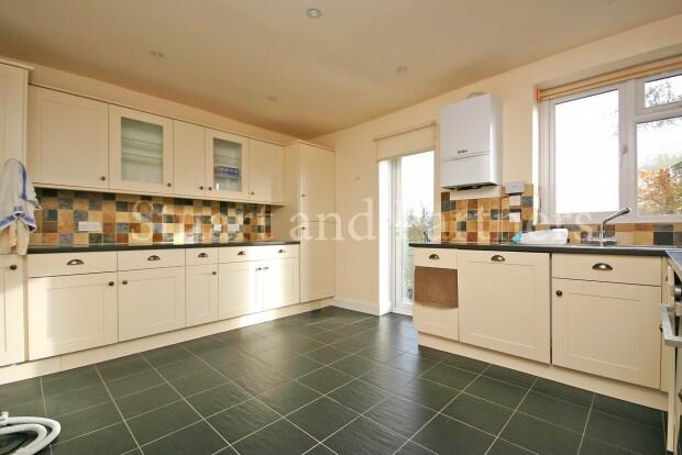 2 bed 1st Floor Flat for rent in Cuckfield. From Stuart & Partners - Haywards Heath