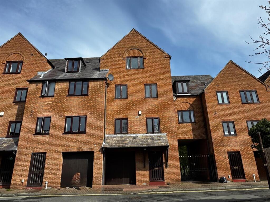 2 bed Town House for rent in Durham. From Stuart Edwards - Durham