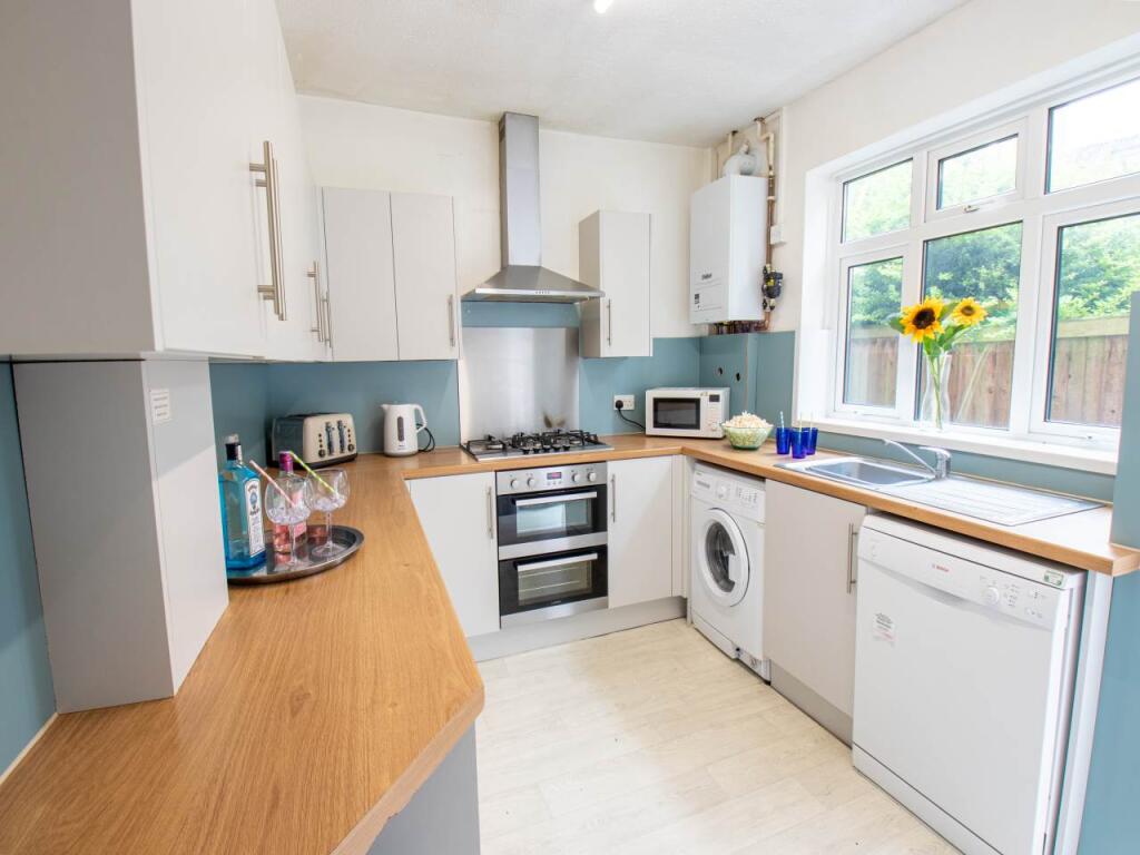 5 bed Detached for rent in Rough Common. From Student Places Ltd - Canterbury