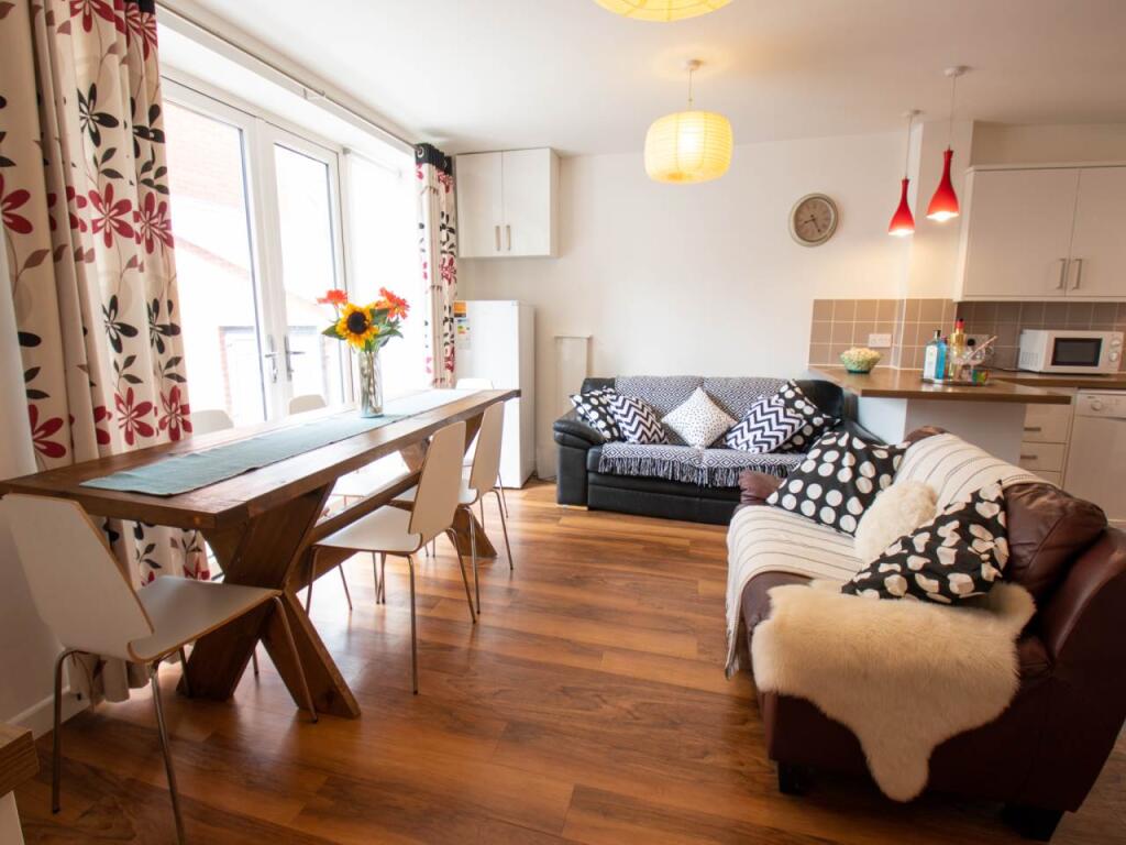 6 bed Detached for rent in Gillingham. From Student Places Ltd - Canterbury