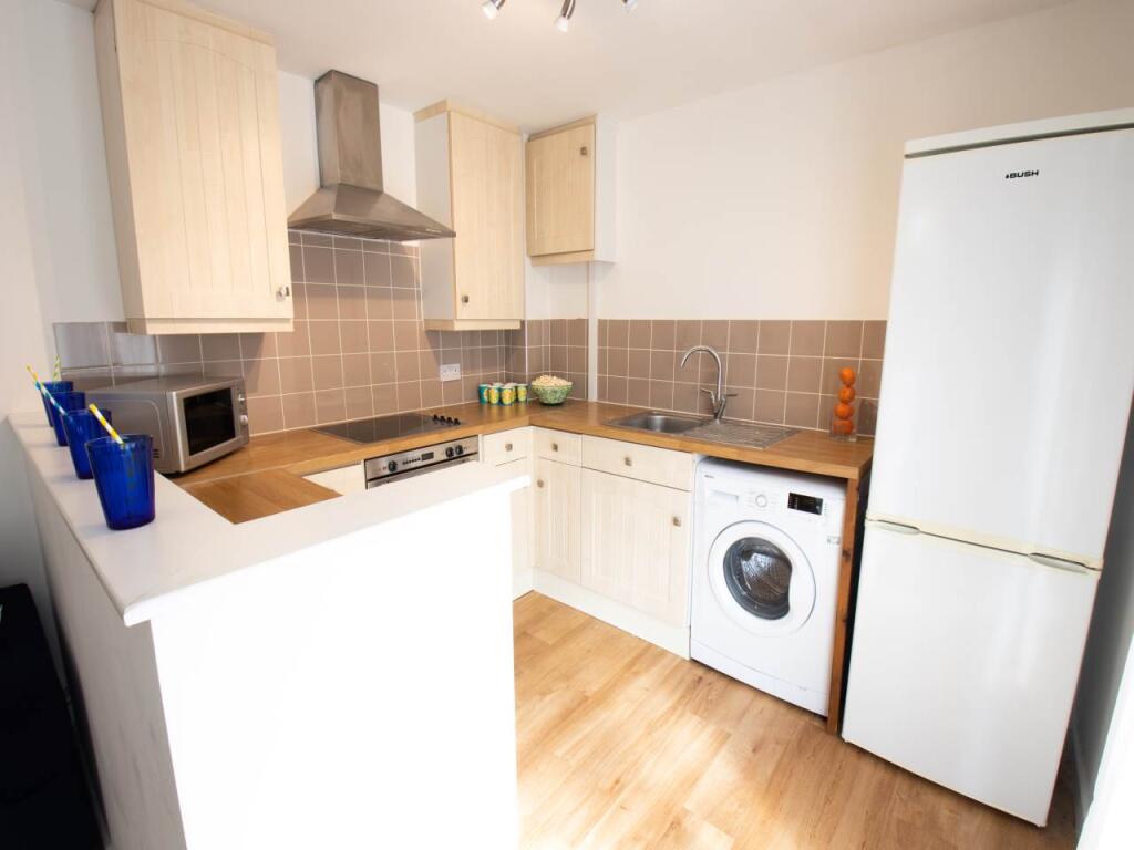 1 bed Detached for rent in Gillingham. From Student Places Ltd - Canterbury