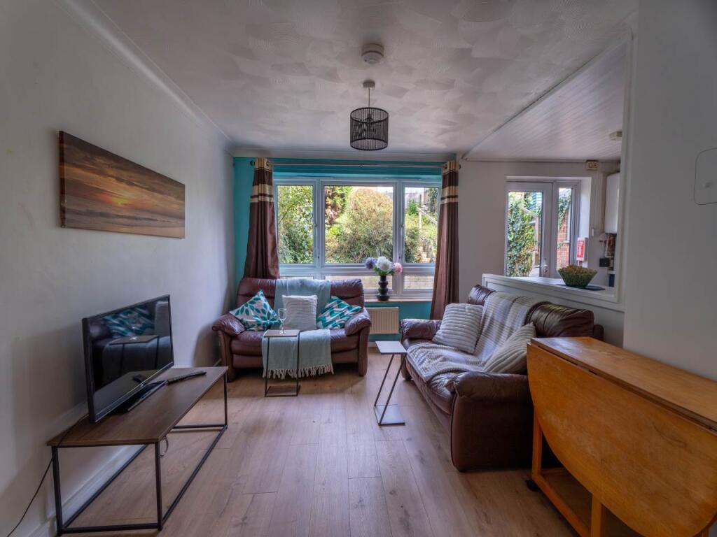 5 bed Detached for rent in Canterbury. From Student Places Ltd - Canterbury