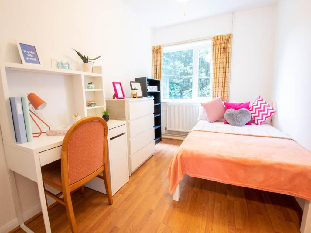 5 bed Detached for rent in Harbledown. From Student Places Ltd - Canterbury