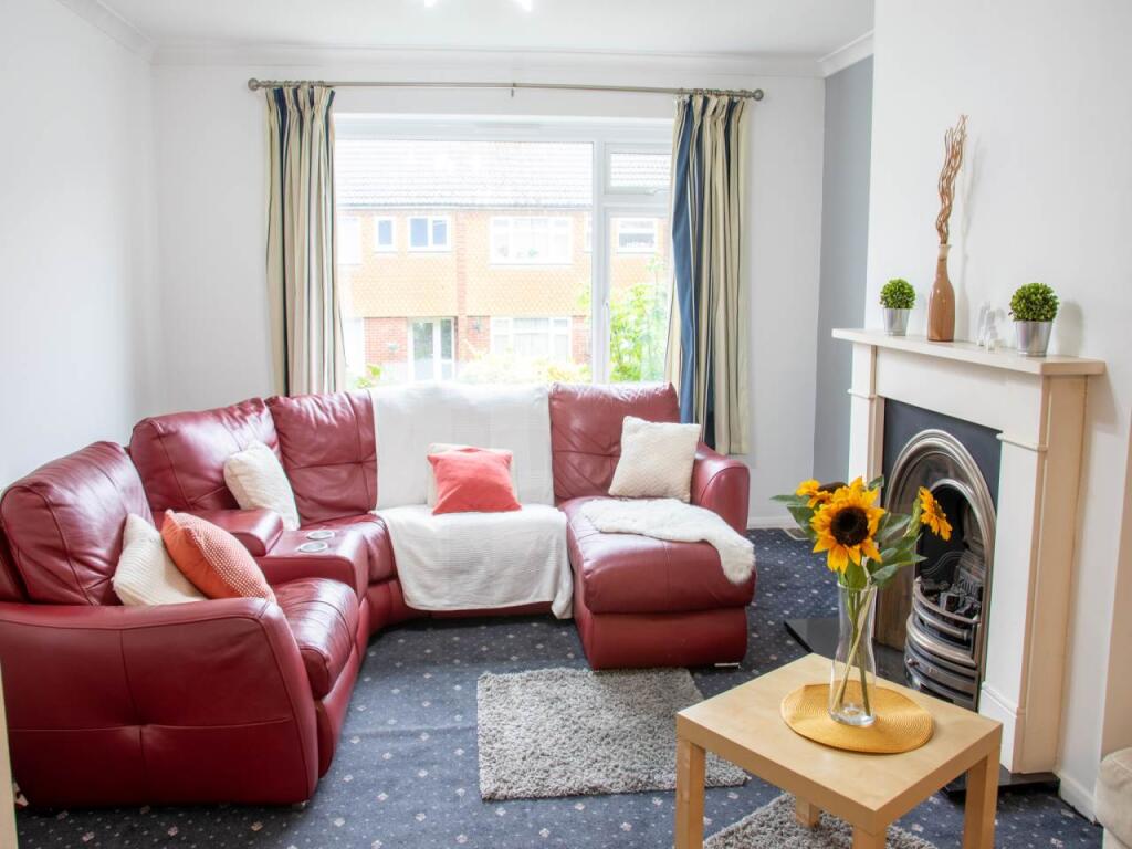 3 bed Detached for rent in Canterbury. From Student Places Ltd - Canterbury 3 bed Detached for rent in Canterbury. From Student Places Ltd - Canterbury