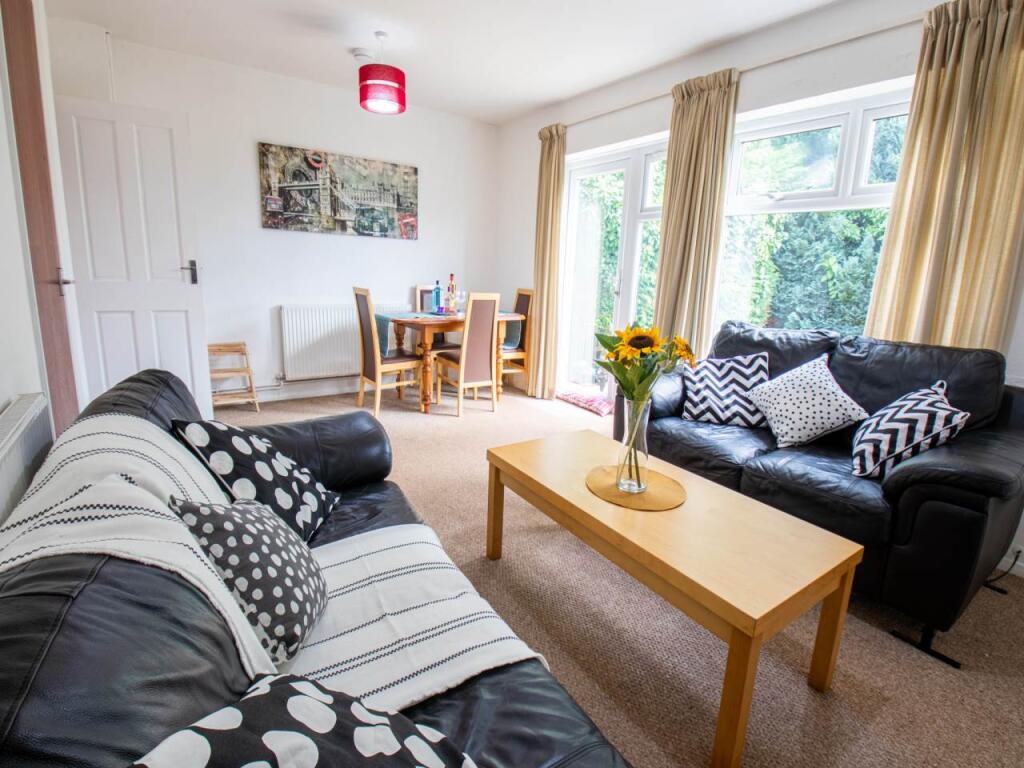 3 bed Detached for rent in Harbledown. From Student Places Ltd - Canterbury 3 bed Detached for rent in Harbledown. From Student Places Ltd - Canterbury