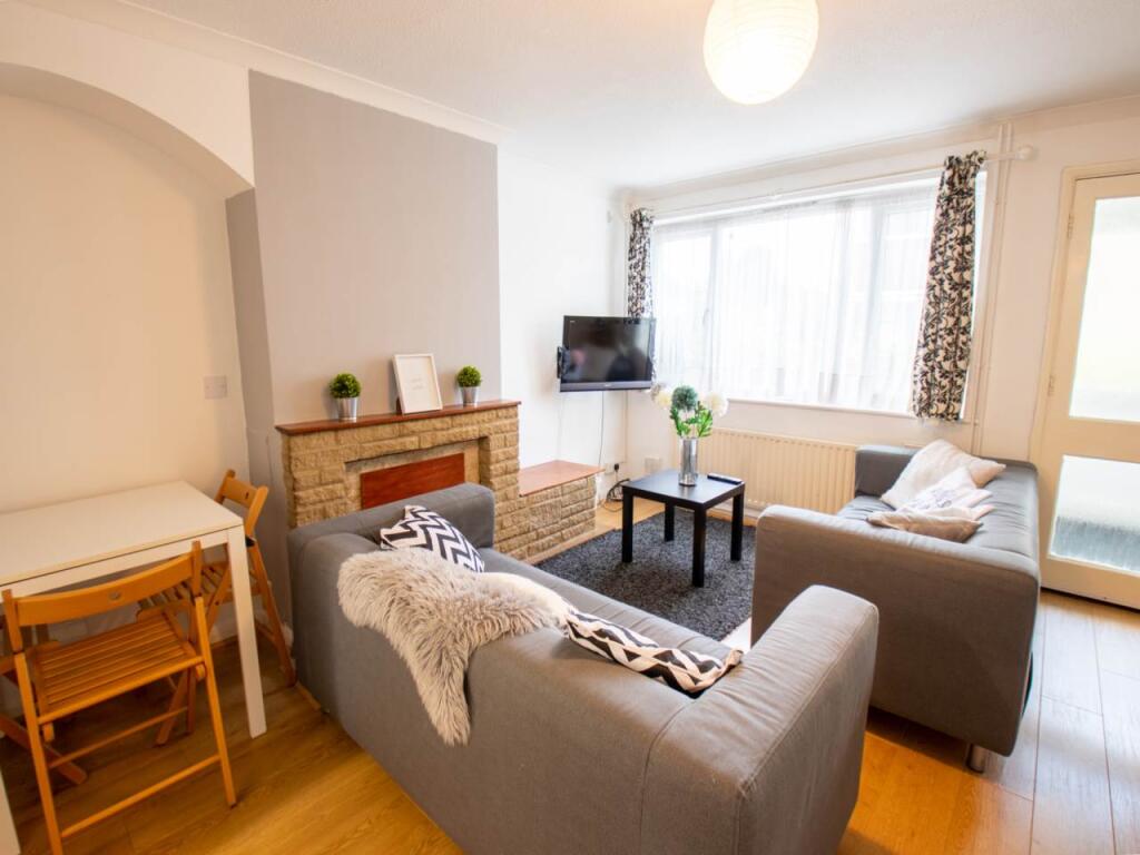 4 bed Detached for rent in Rough Common. From Student Places Ltd - Canterbury 4 bed Detached for rent in Rough Common. From Student Places Ltd - Canterbury