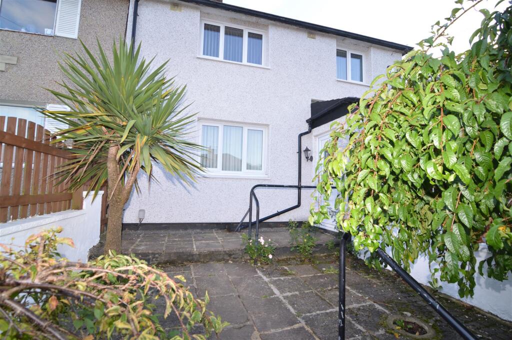 3 bed Semi Detached for rent in Bradford. From Sugdens - Cleckheaton