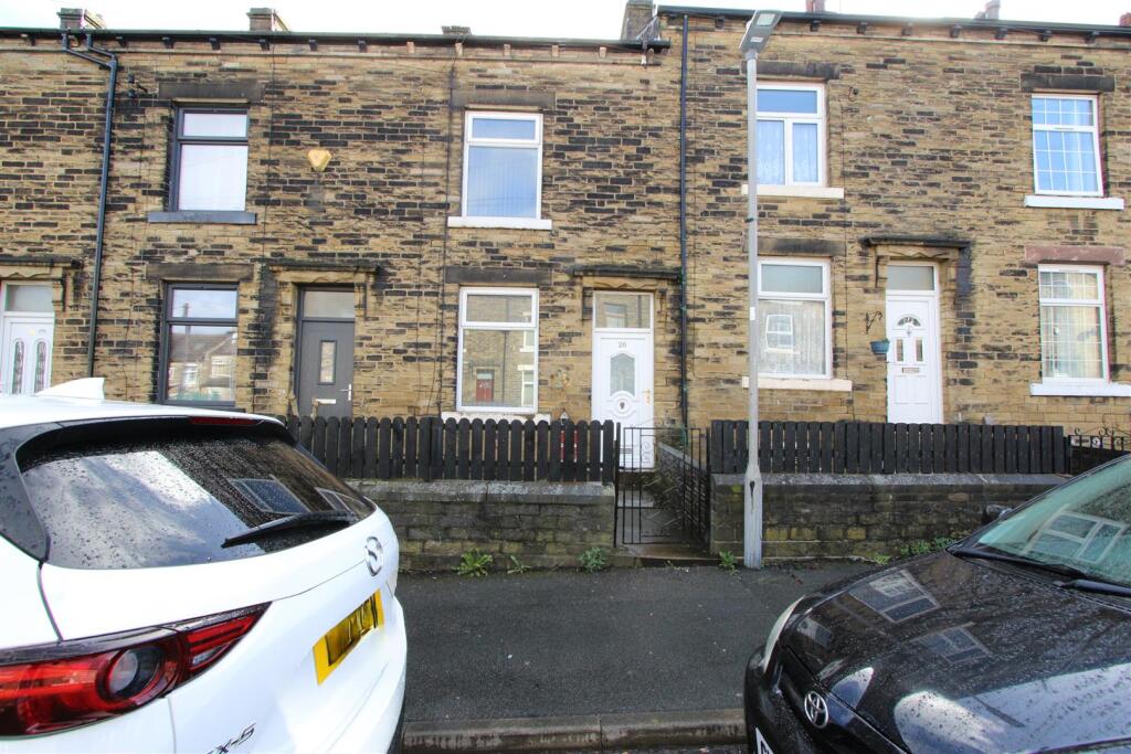 3 bed Mid Terraced House for rent in Bradford. From Sugdens - Cleckheaton 3 bed Mid Terraced House for rent in Bradford. From Sugdens - Cleckheaton