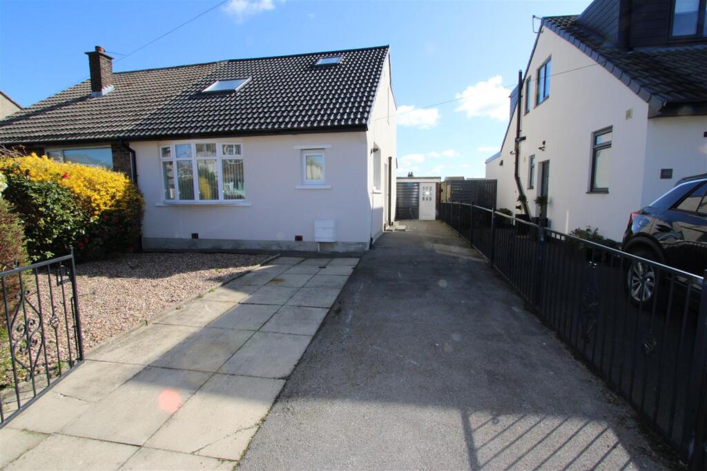 3 bed Semi Detached for rent in Halifax. From Sugdens - Cleckheaton 3 bed Semi Detached for rent in Halifax. From Sugdens - Cleckheaton