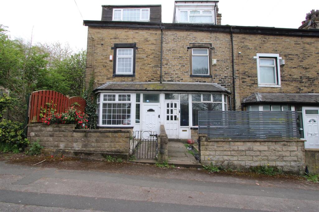 4 bed End of Terrace for rent in Bradford. From Sugdens - Cleckheaton