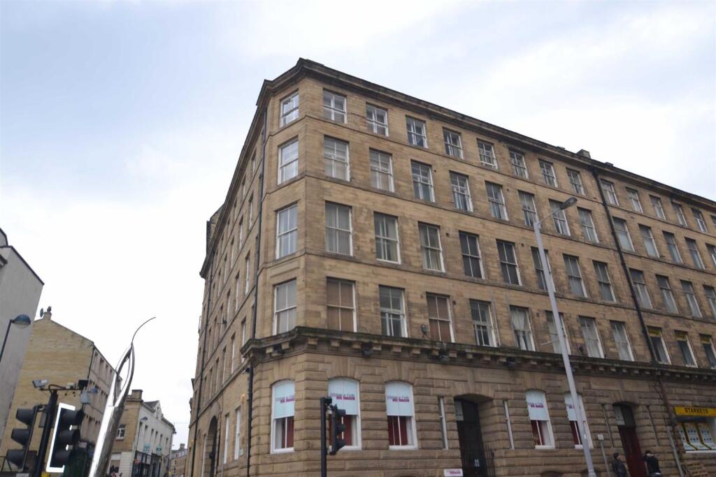2 bed Apartment for rent in Bradford. From Sugdens - Cleckheaton