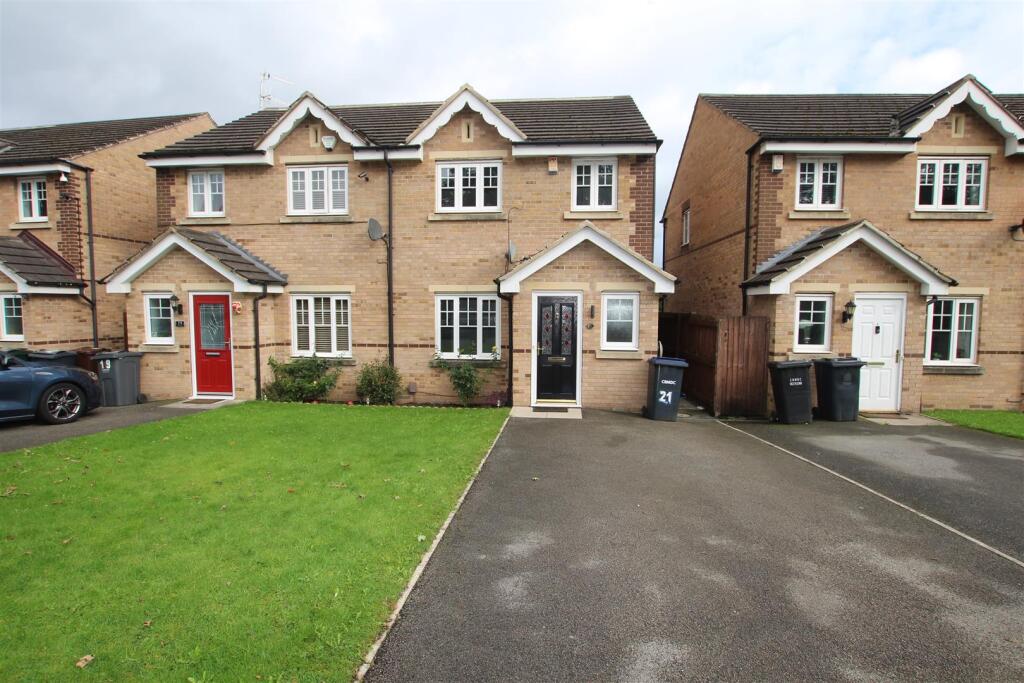 3 bed Town House for rent in Calverley. From Sugdens - Cleckheaton
