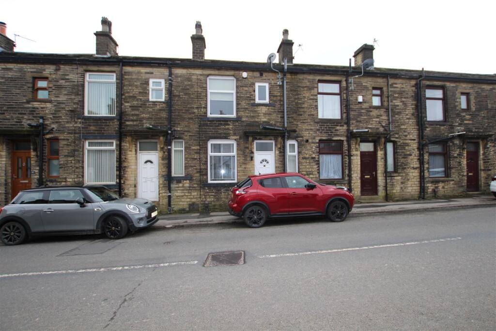 2 bed Mid Terraced House for rent in Queensbury. From Sugdens - Cleckheaton