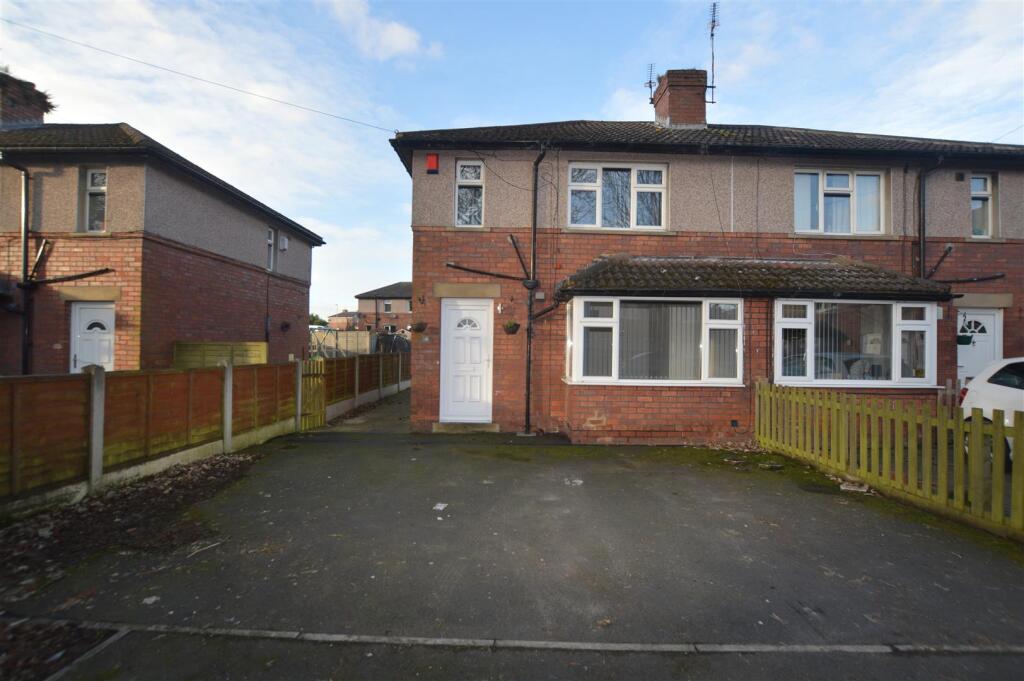 3 bed Semi Detached for rent in Gomersal. From Sugdens - Cleckheaton 3 bed Semi Detached for rent in Gomersal. From Sugdens - Cleckheaton
