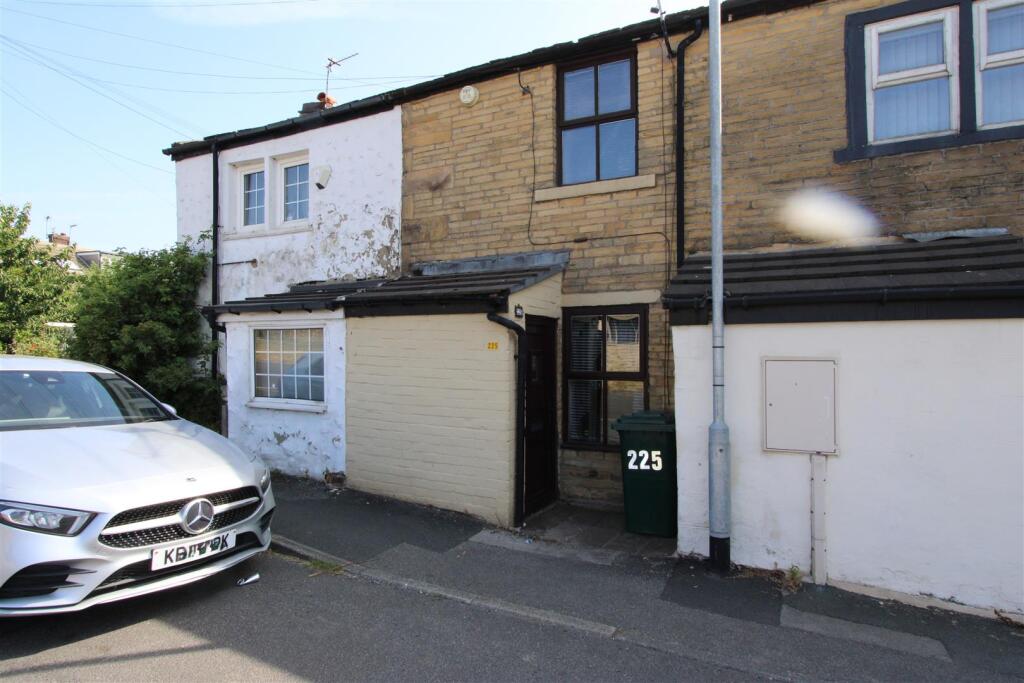 1 bed Cottage for rent in Calverley. From Sugdens - Cleckheaton 1 bed Cottage for rent in Calverley. From Sugdens - Cleckheaton