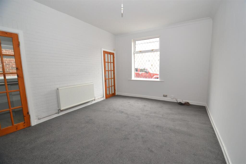 2 bed Mid Terraced House for rent in Cleckheaton. From Sugdens - Cleckheaton 2 bed Mid Terraced House for rent in Cleckheaton. From Sugdens - Cleckheaton