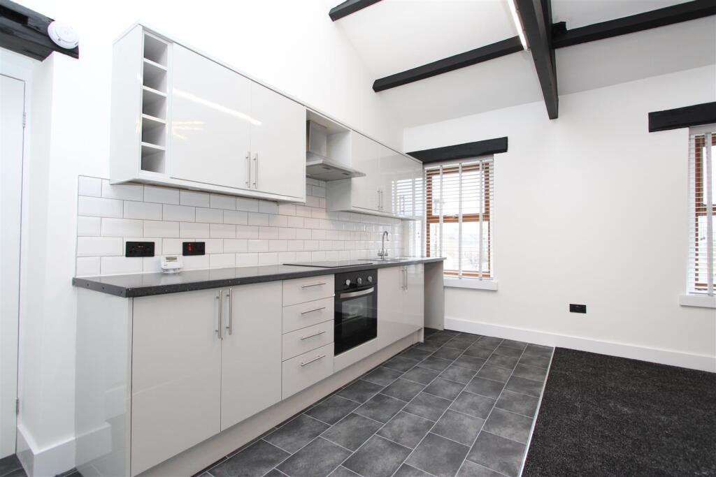 3 bed Apartment for rent in Bradford. From Sugdens - Cleckheaton